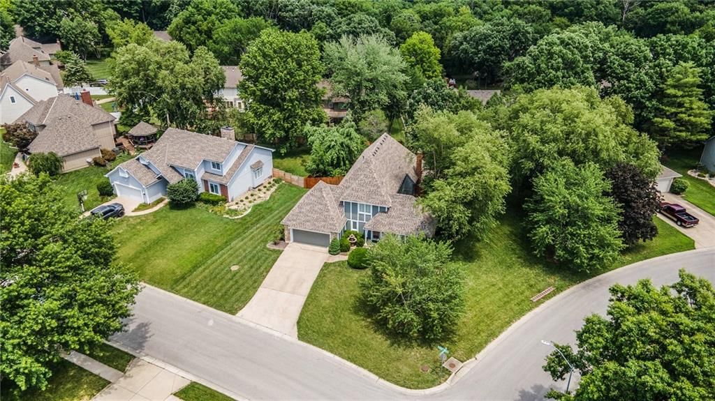 807 NW Bent Tree Drive — photo 36