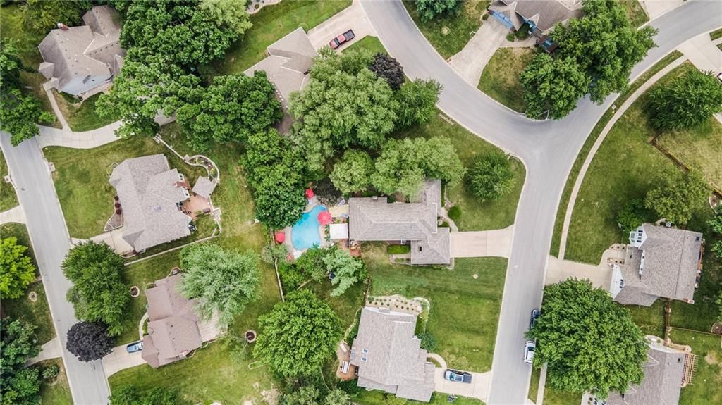 807 NW Bent Tree Drive — photo 38