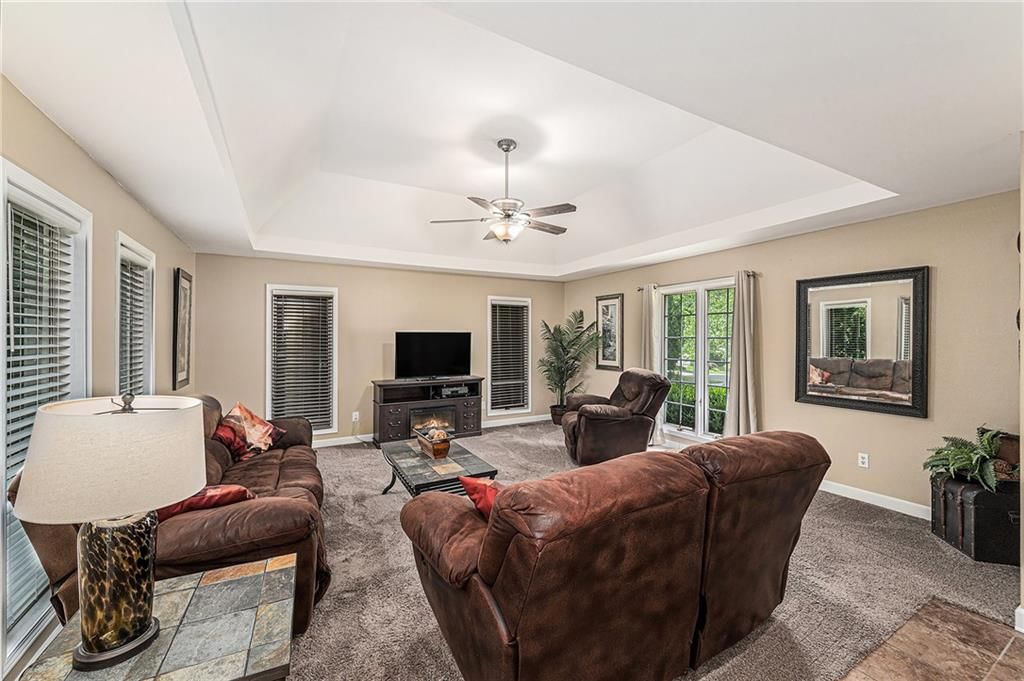 807 NW Bent Tree Drive — photo 6