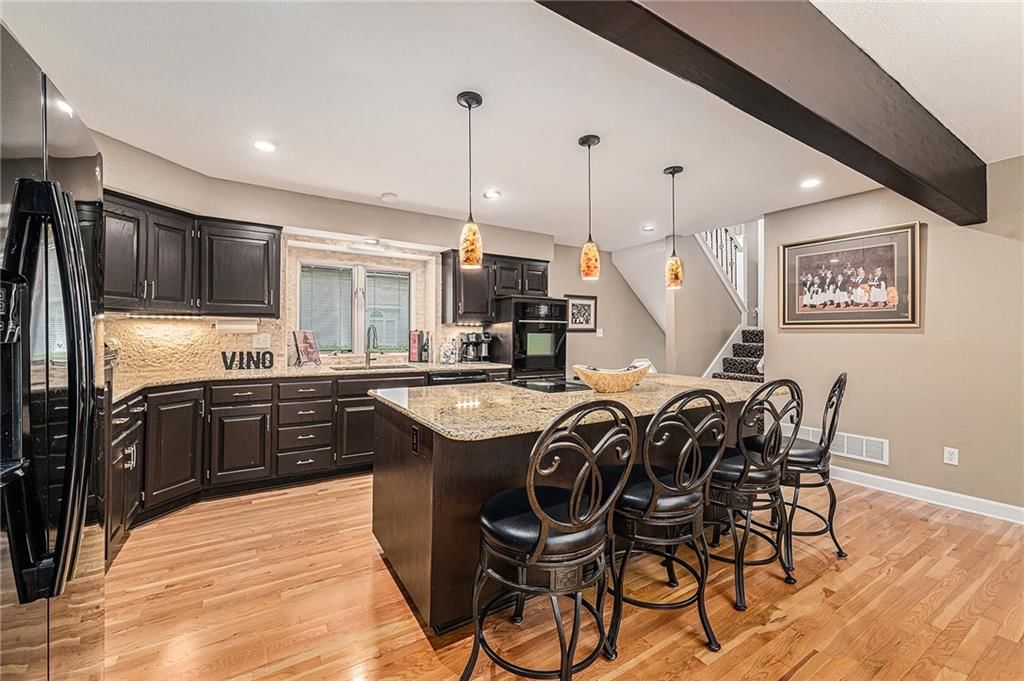 807 NW Bent Tree Drive — photo 8
