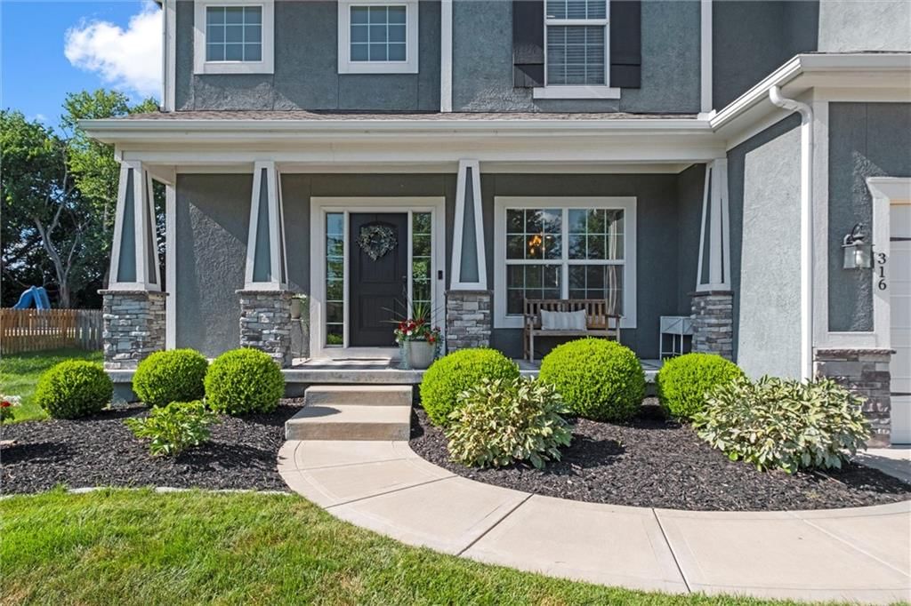 316 SE Hackamore Drive — photo 3