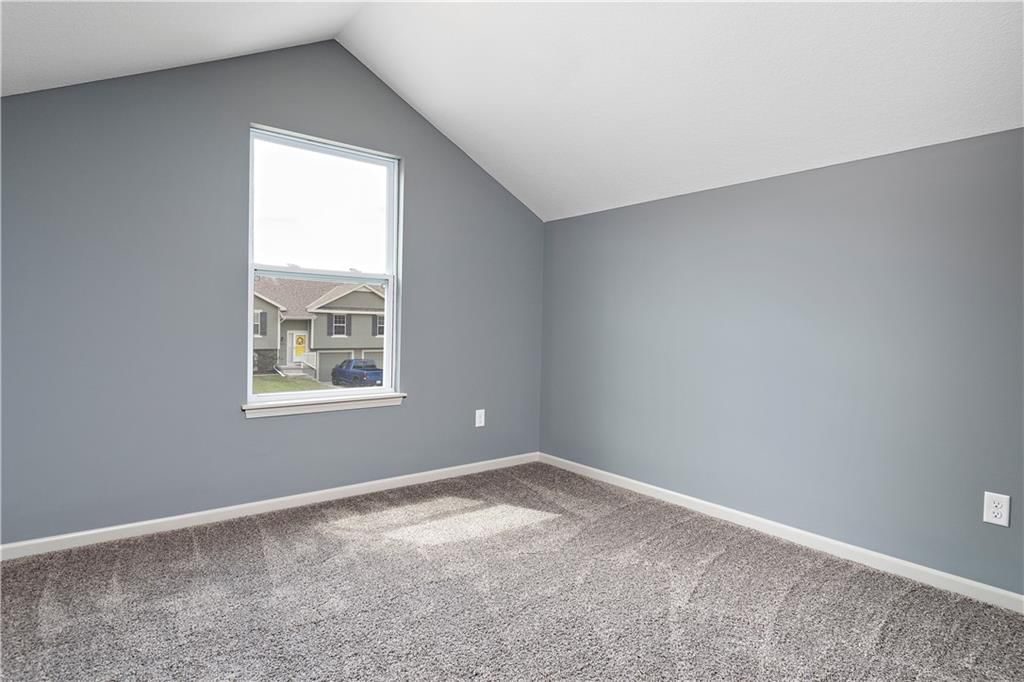 11214 N Oak Trafficway — photo 12