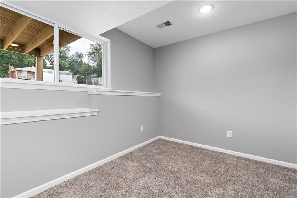 11214 N Oak Trafficway — photo 24