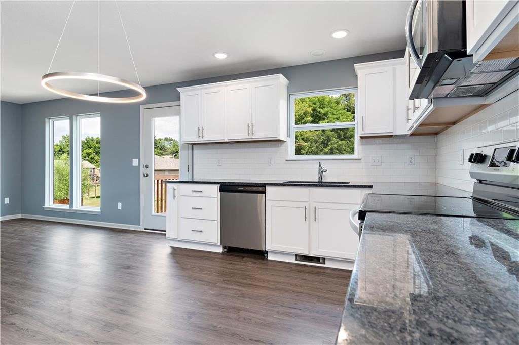 11214 N Oak Trafficway — photo 8