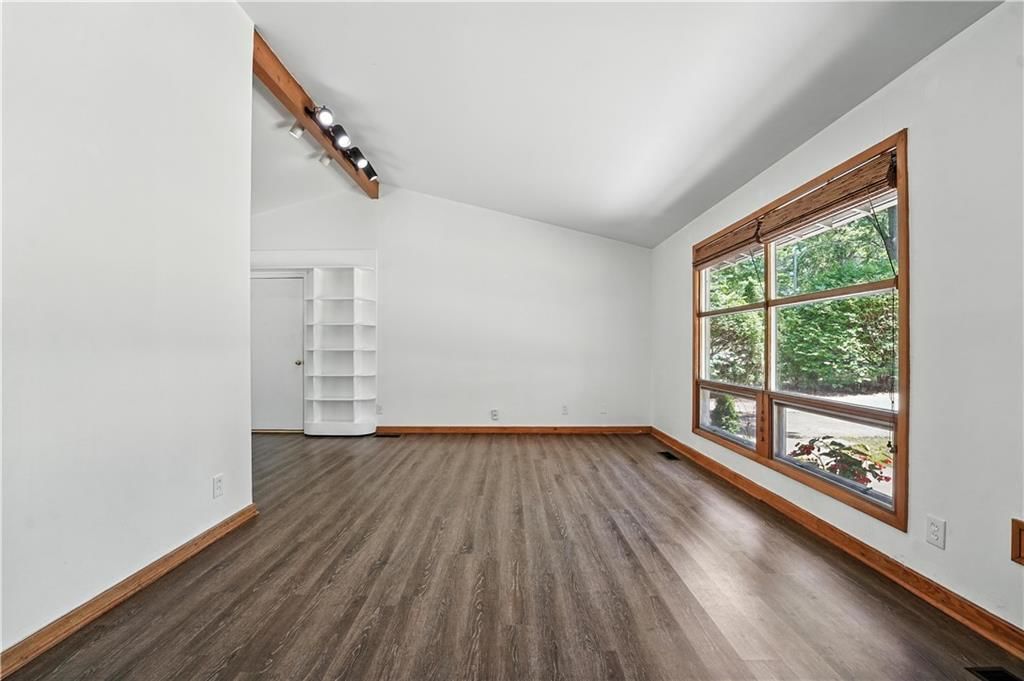 7604 Tomahawk Road — photo 5