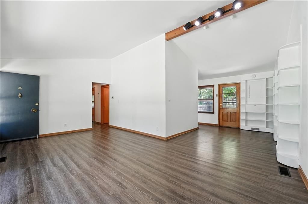 7604 Tomahawk Road — photo 9