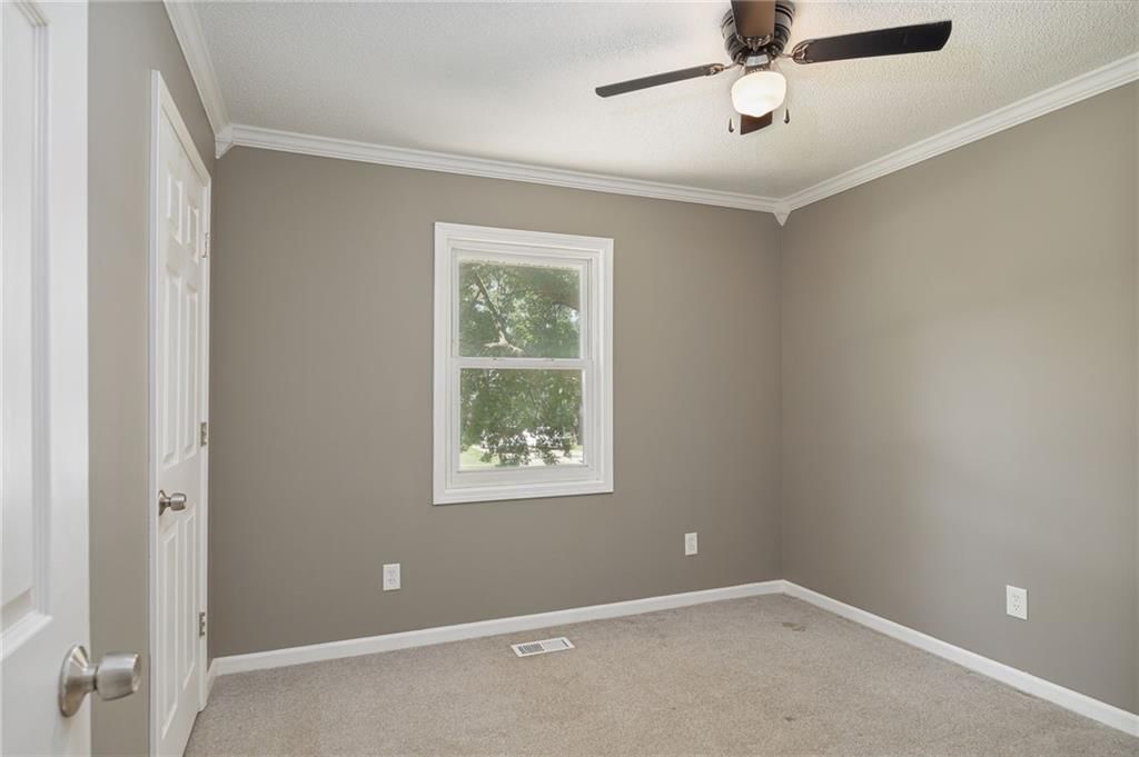 650 Walnut Place — photo 11