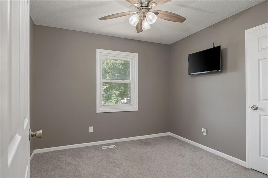 650 Walnut Place — photo 15