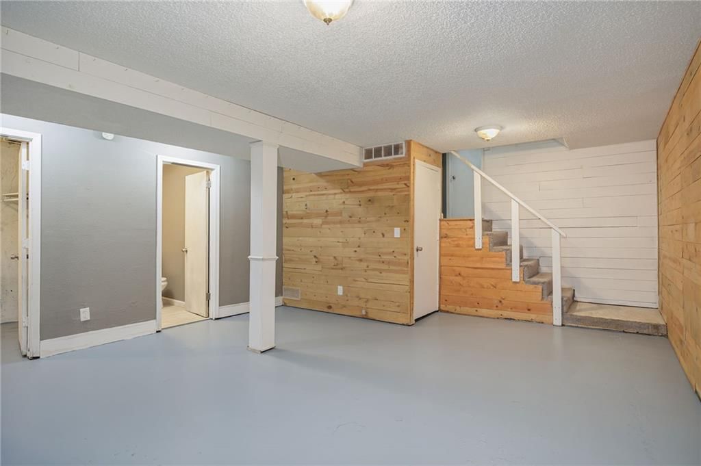650 Walnut Place — photo 17