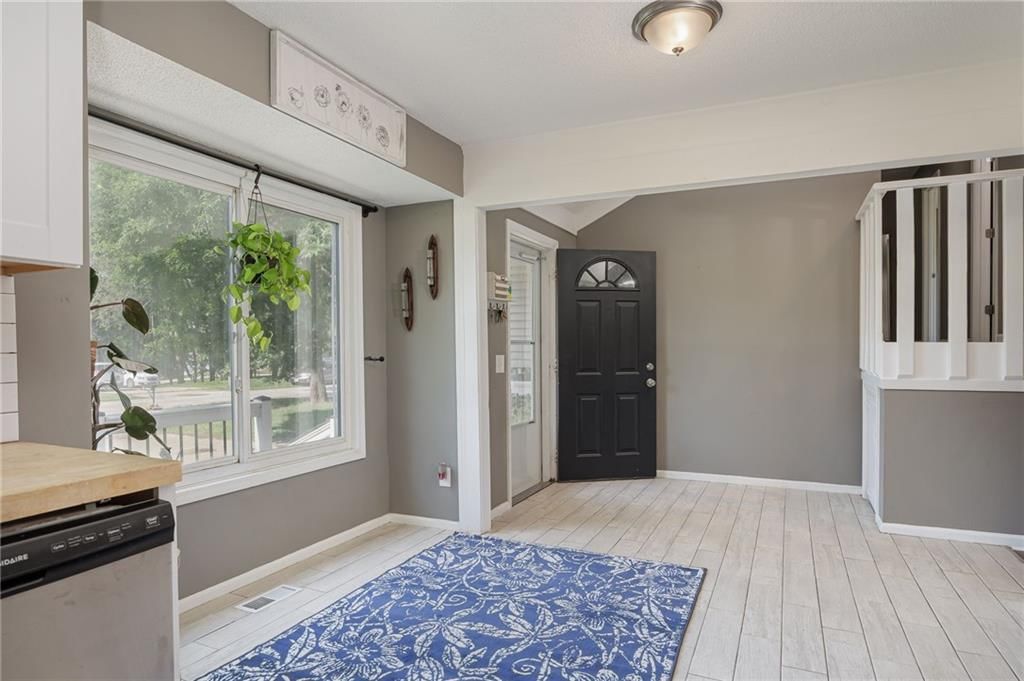 650 Walnut Place — photo 4