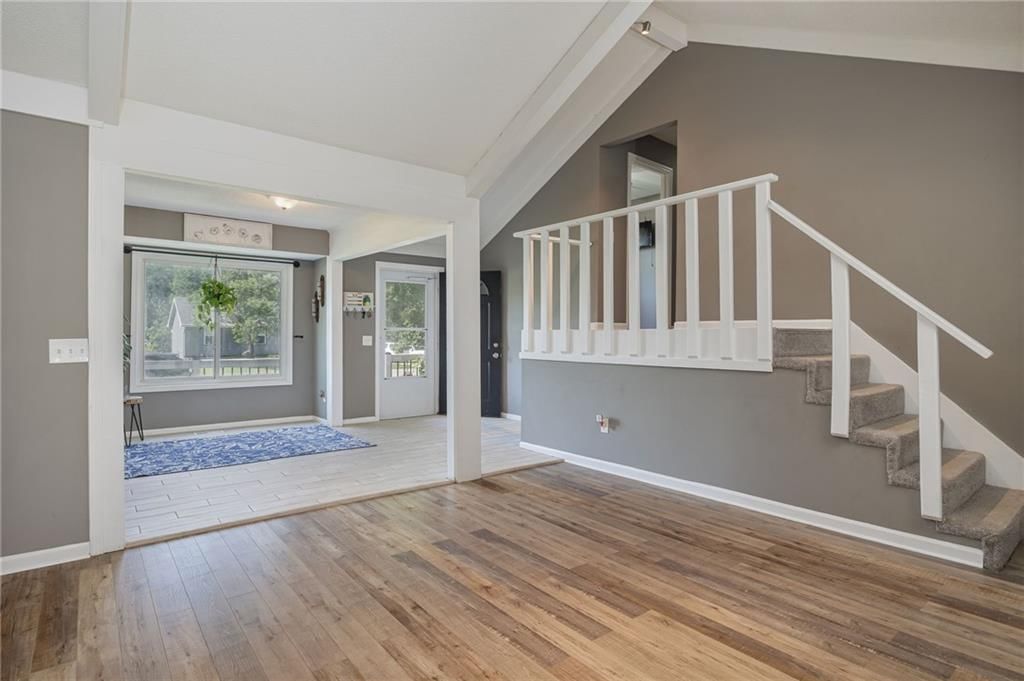 650 Walnut Place — photo 5