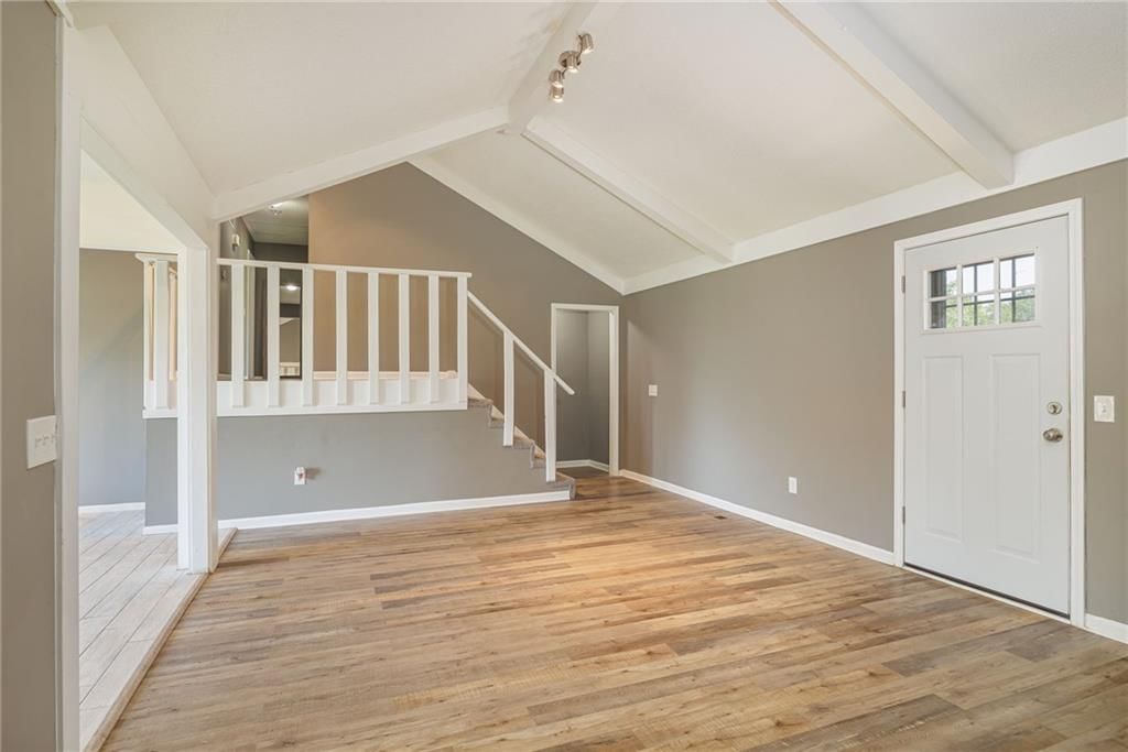 650 Walnut Place — photo 6