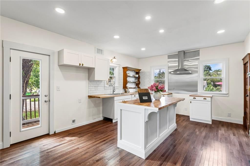 1004 S Willow Street — photo 16