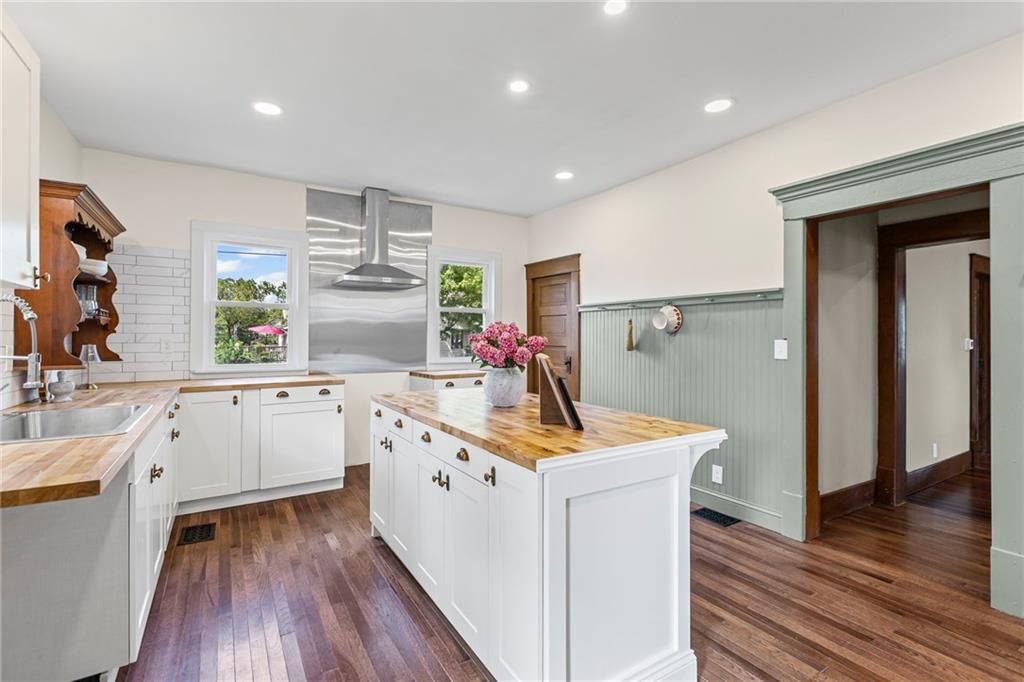1004 S Willow Street — photo 17