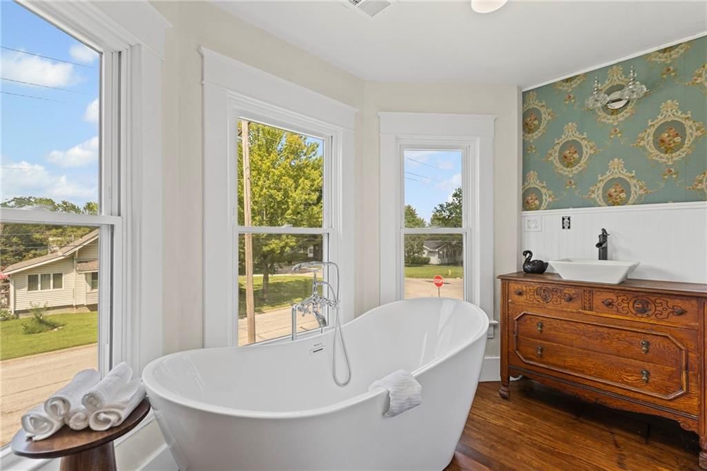 1004 S Willow Street — photo 26