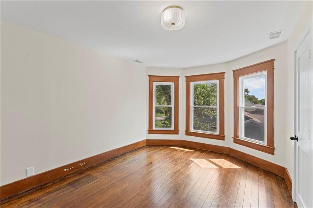 1004 S Willow Street — photo 28