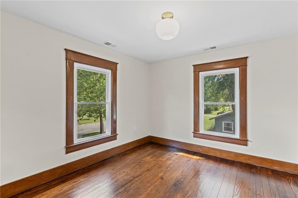 1004 S Willow Street — photo 30