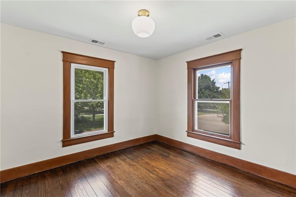 1004 S Willow Street — photo 32