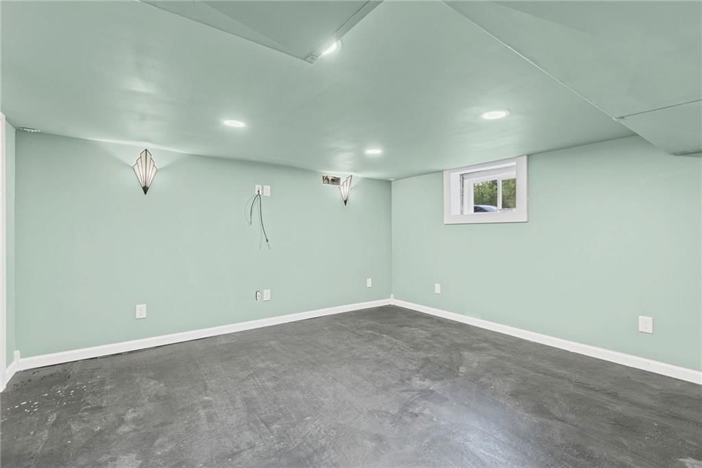 1004 S Willow Street — photo 37