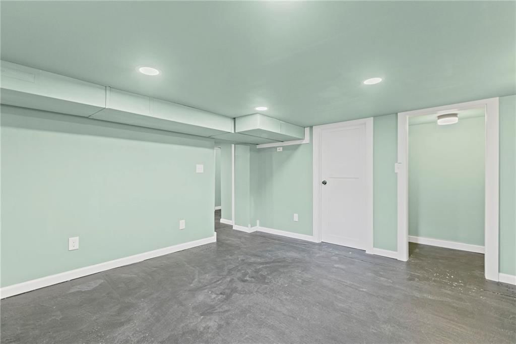 1004 S Willow Street — photo 38