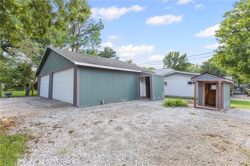 1004 S Willow Street — photo 46