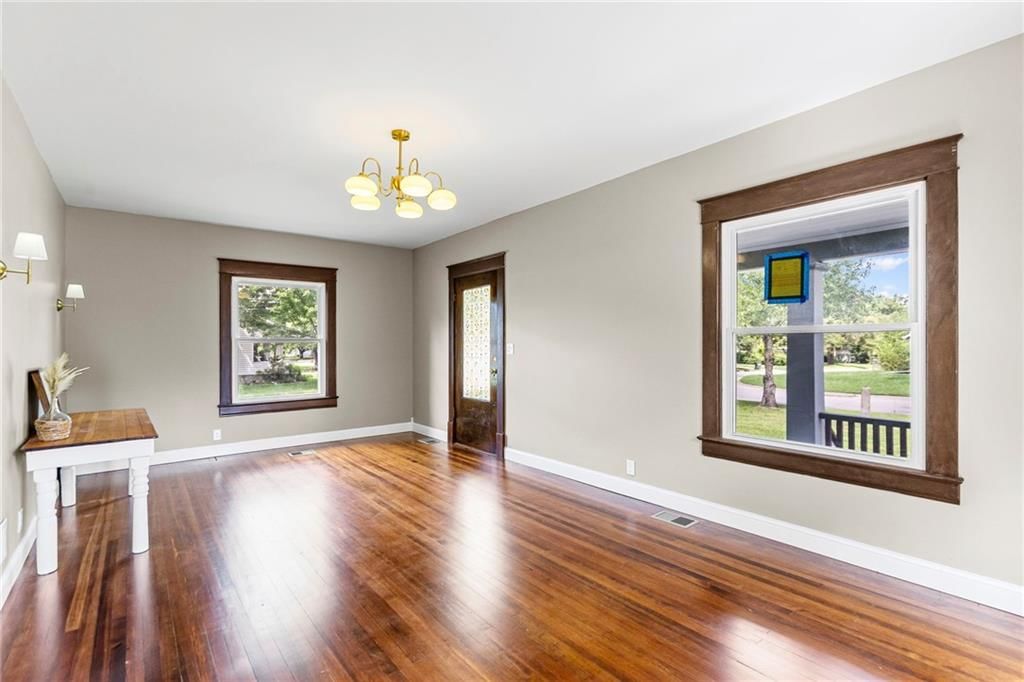1004 S Willow Street — photo 8