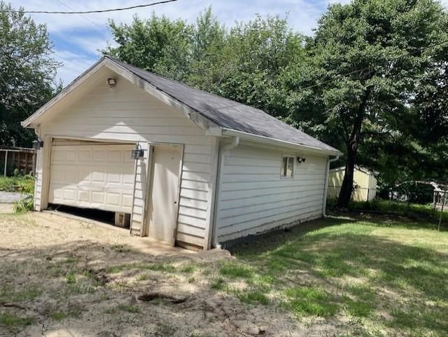 2210 Felix Street — photo 15