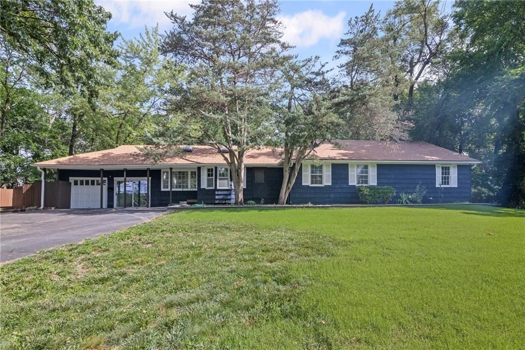 8600 W 64th Terrace, Merriam, KS