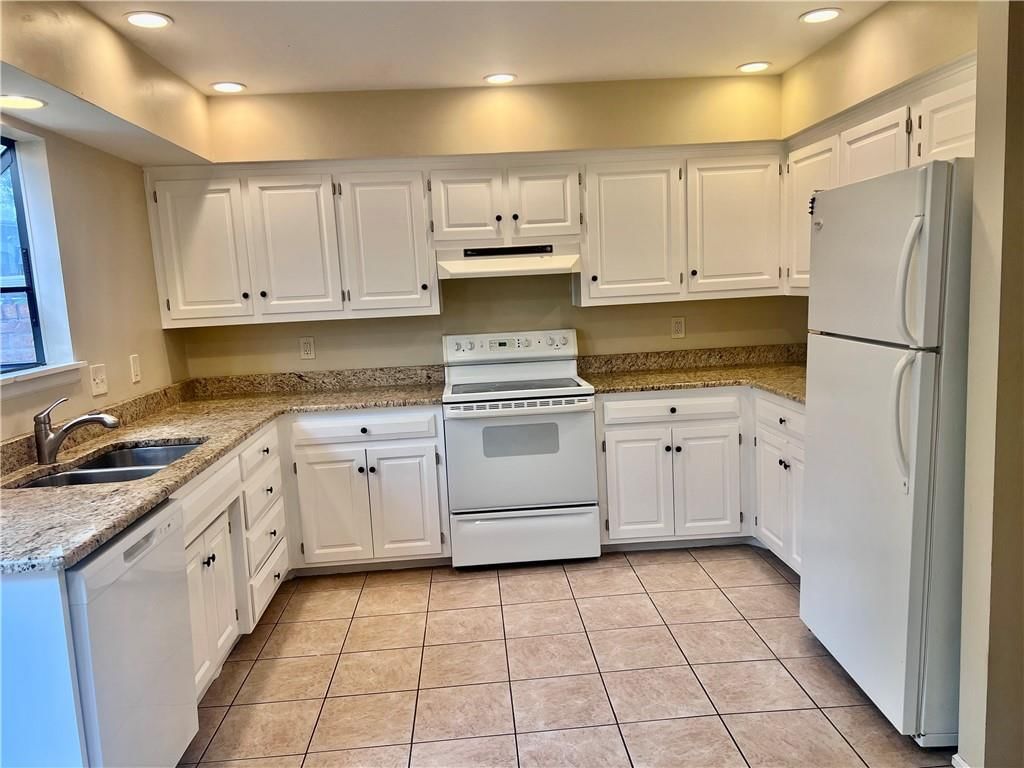 5111 W 62nd Street — photo 10