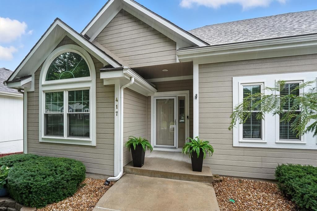 417 NE Topaz Drive — photo 4