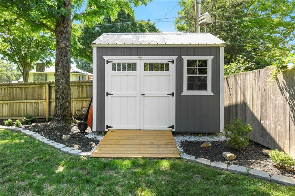 1410 Vilas Street — photo 38