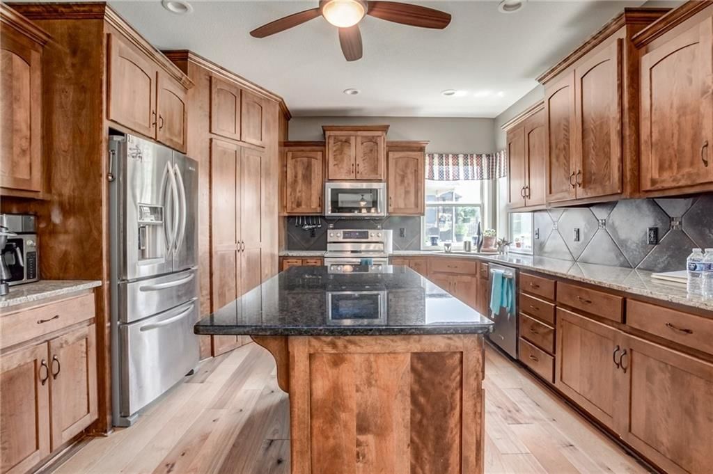406 Yolanda Circle — photo 9