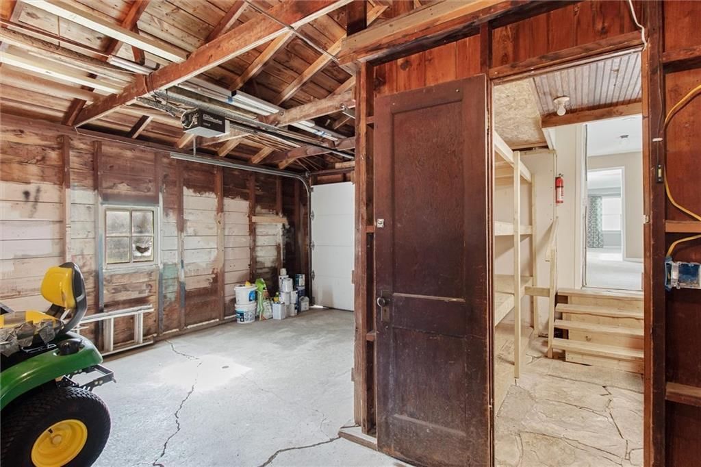 609 W Beech Street — photo 24