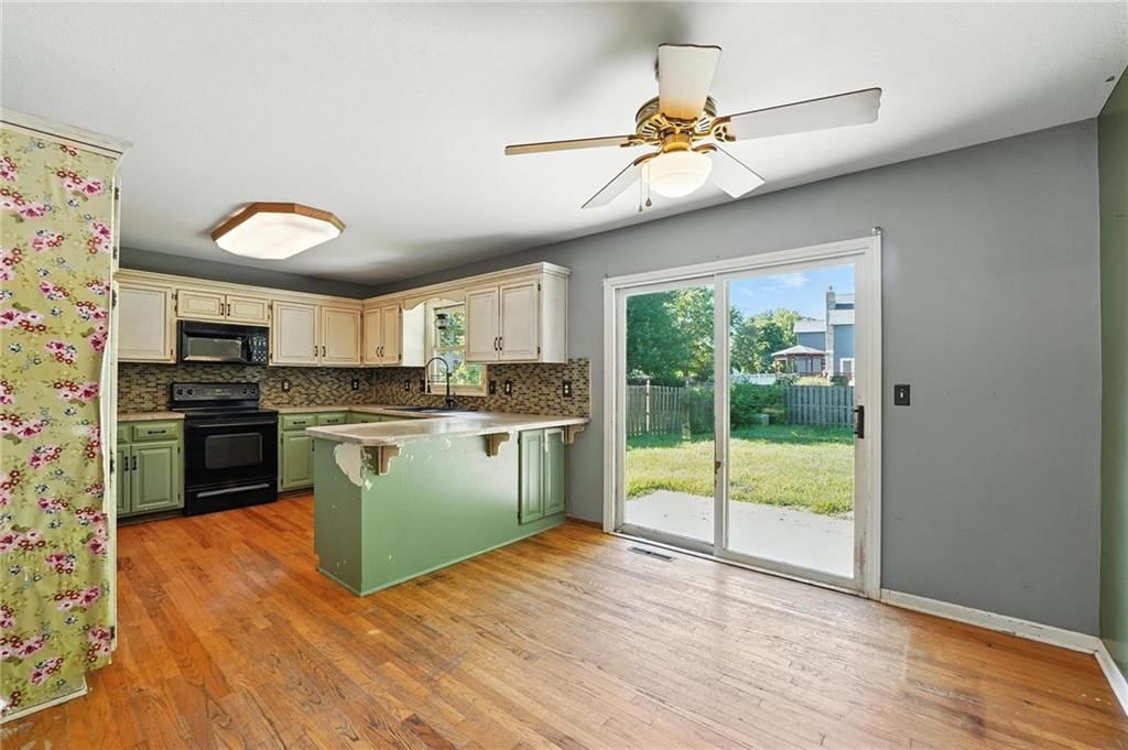 1225 NE KENWOOD Drive — photo 11