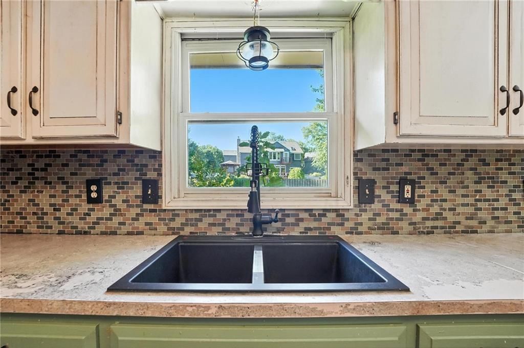 1225 NE KENWOOD Drive — photo 13