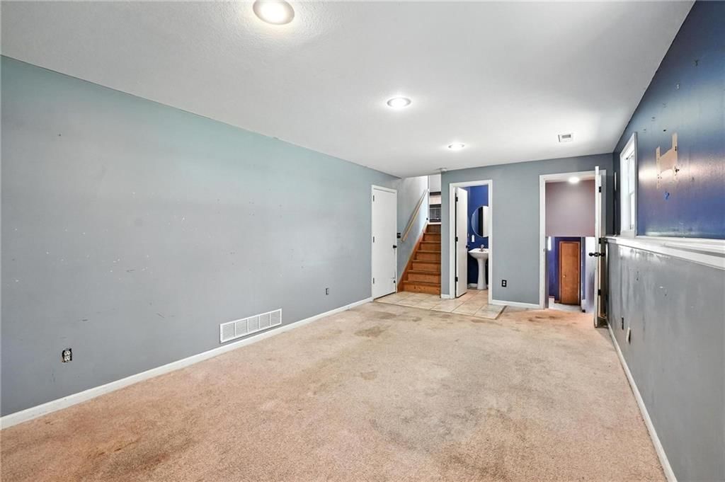 1225 NE KENWOOD Drive — photo 30