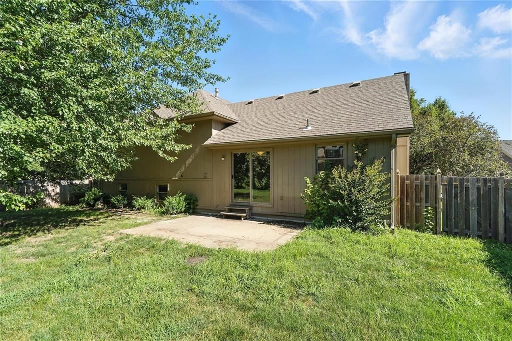 1225 NE KENWOOD Drive — photo 37