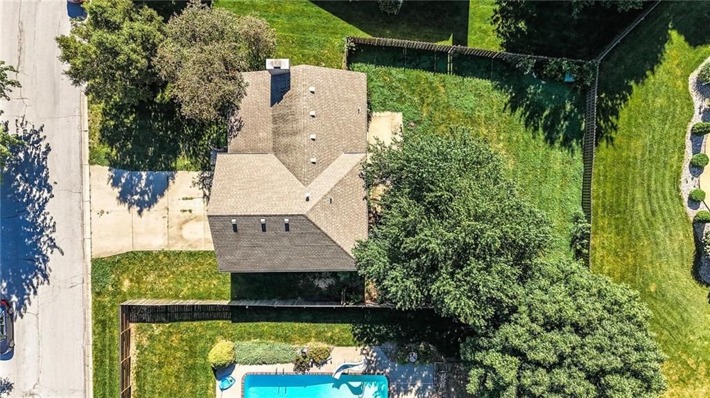 1225 NE KENWOOD Drive — photo 39