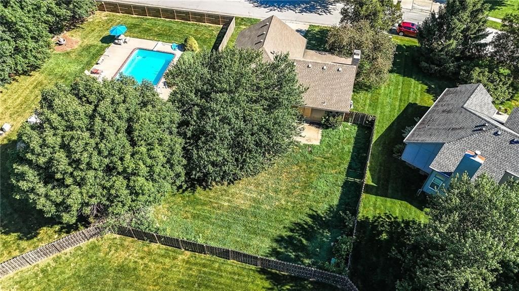 1225 NE KENWOOD Drive — photo 41