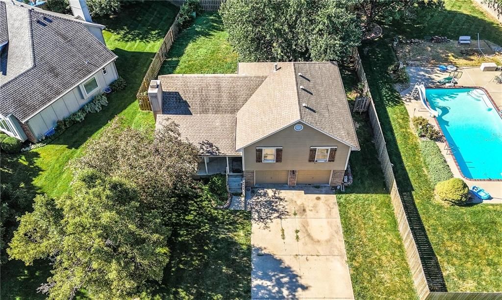 1225 NE KENWOOD Drive — photo 43