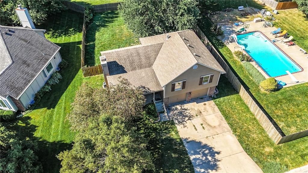 1225 NE KENWOOD Drive — photo 44