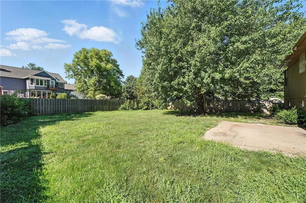 1225 NE KENWOOD Drive — photo 46