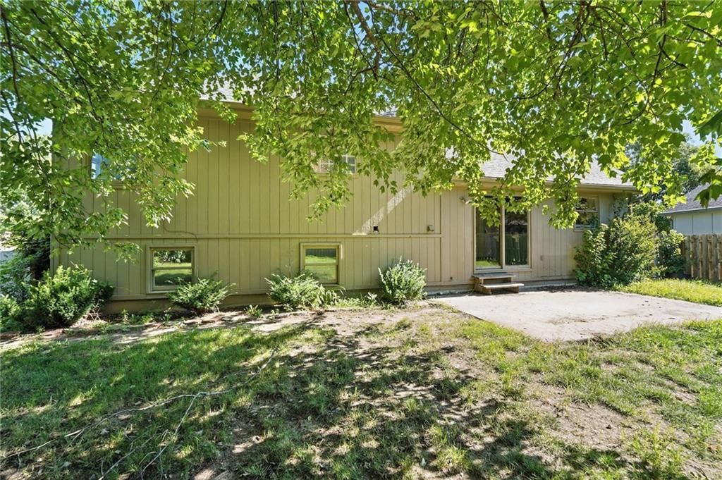 1225 NE KENWOOD Drive — photo 47