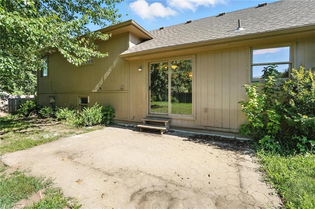 1225 NE KENWOOD Drive — photo 48