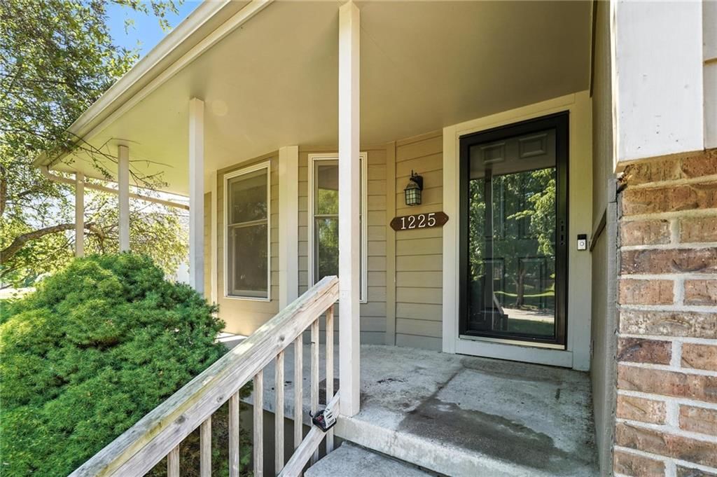 1225 NE KENWOOD Drive — photo 6