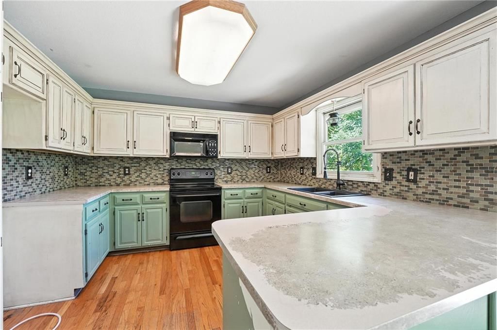 1225 NE KENWOOD Drive — photo 10