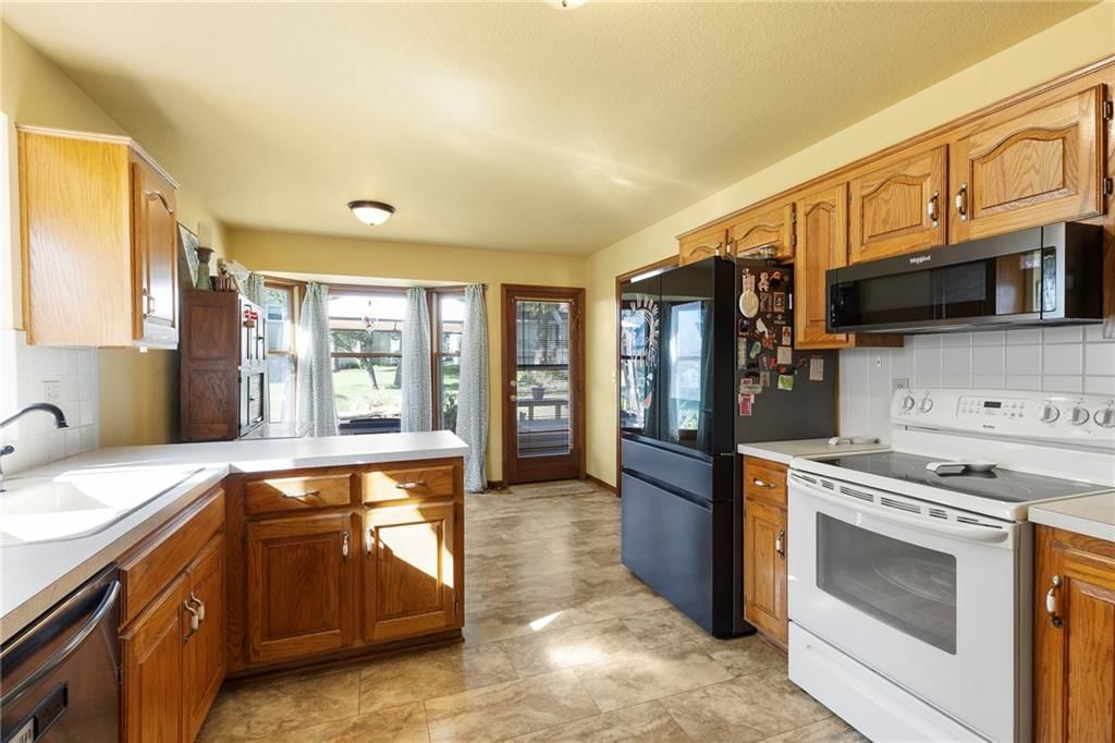 11021 N Grand Avenue — photo 13