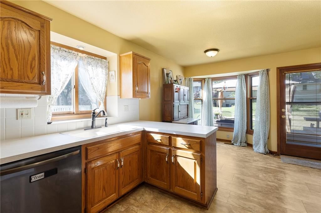 11021 N Grand Avenue — photo 15