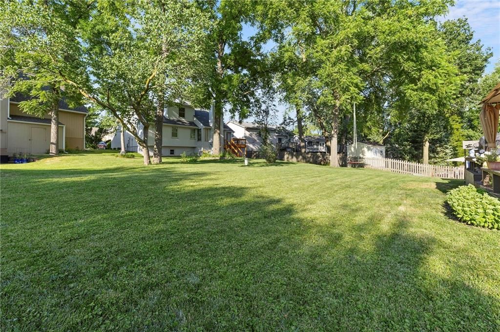 11021 N Grand Avenue — photo 31