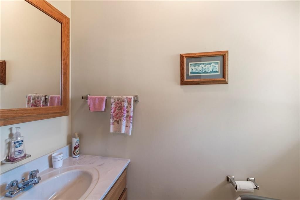 205 E 10th Street — photo 33